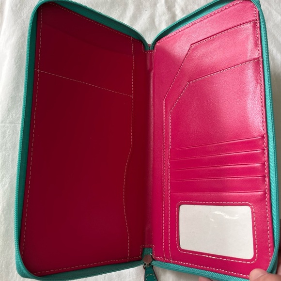 BAEKGAARD Turquoise Leather Zip Round Passport Travel Wallet EUC. - Picture 6 of 13